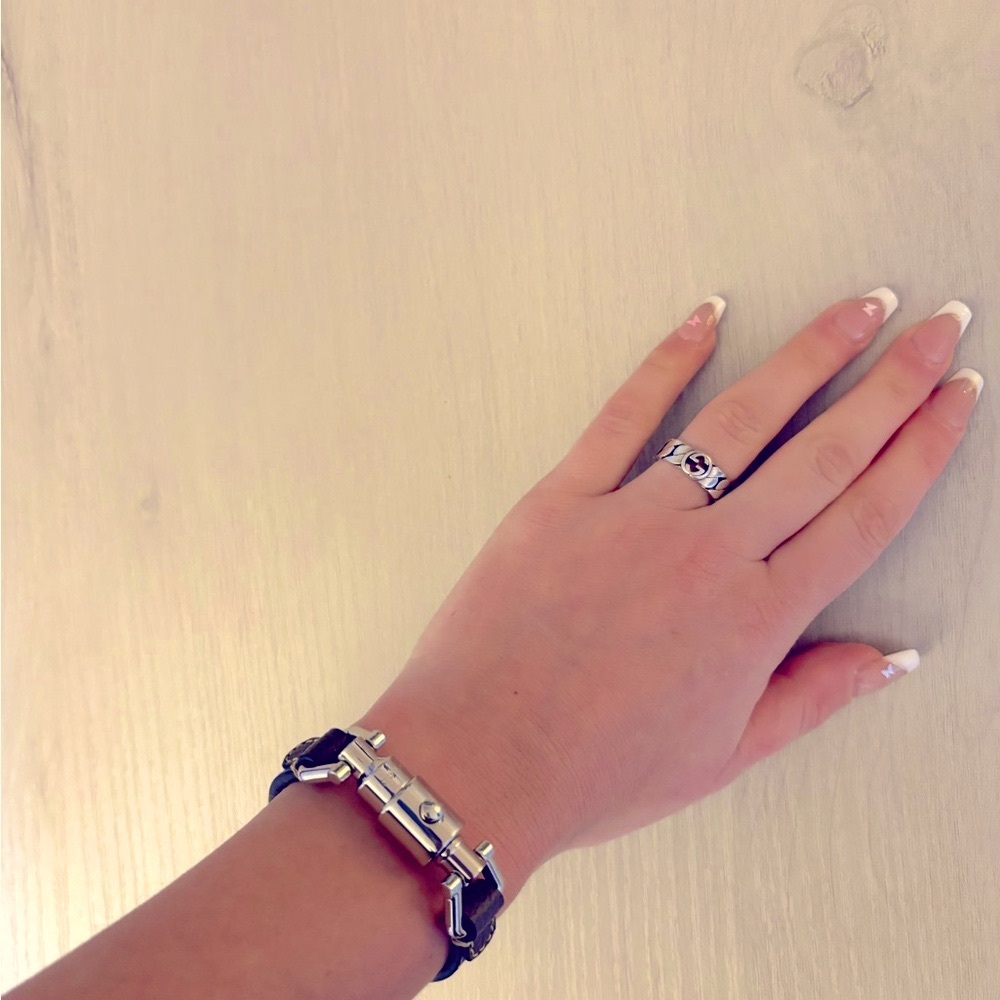 Gucci Silver and Black Ring - Picture 6 of 10